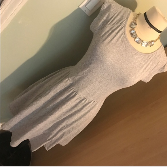 2 Uniqlo bra t shirt hidden bra dresses, seamless - Picture 2 of 10